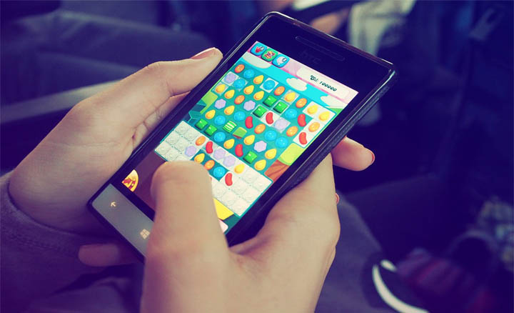 candy-crush-facebook-app-invit-invitation-phone-mobile