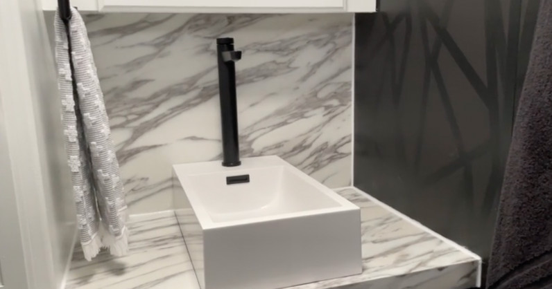 Le résultat de la salle de bain APRÈS les rénovations et les ajouts le APRÈS de la salle de bain du VR