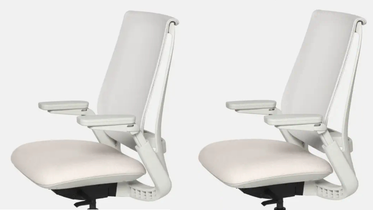 Le dossier peut également être ajusté pour mieux épouser notre dos. Dossier chaisse Equation Ergonofis