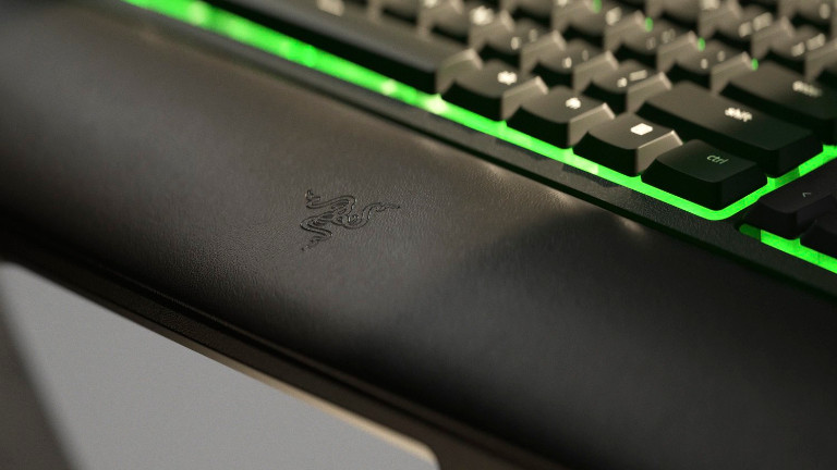 Le repose-poignet du clavier Ornata V2 ajoute du confort et un support ergonomique. Repose poignet clavier jeu Ornata V2 Razr