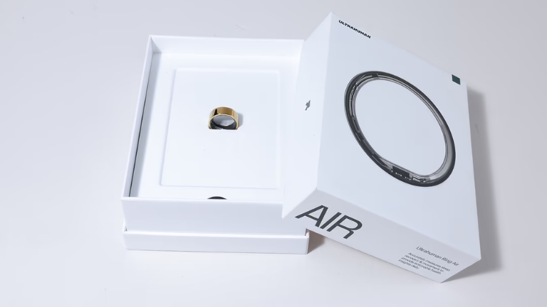 La bague connect&eacute;e Ultrahuman Ring Air gagne au niveau de son design et de sa l&eacute;g&egrave;ret&eacute;.