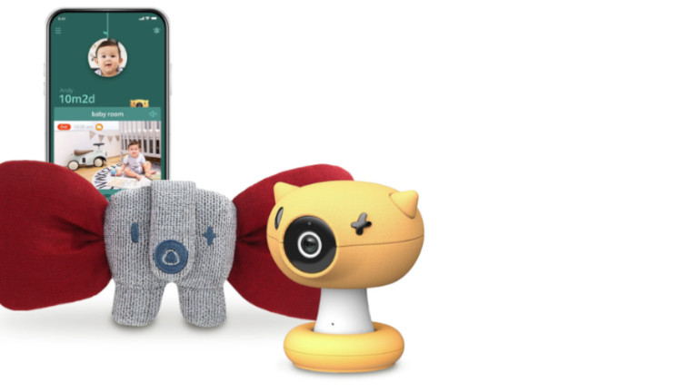 C'est qu'un capteur est intégré dans le nez de la peluche. L'enfant peut la prendre et la présenter à la caméra. Celle-ci détecte le capteur en question et une chanson débute.