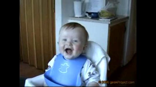 Bébé qui a un fou rire