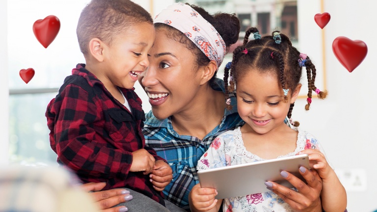 Montrez à maman à quel point vous l’aimez avec ces cadeaux technos!