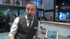 Un étui clavier pour votre iPad qui recharge vos appareils!