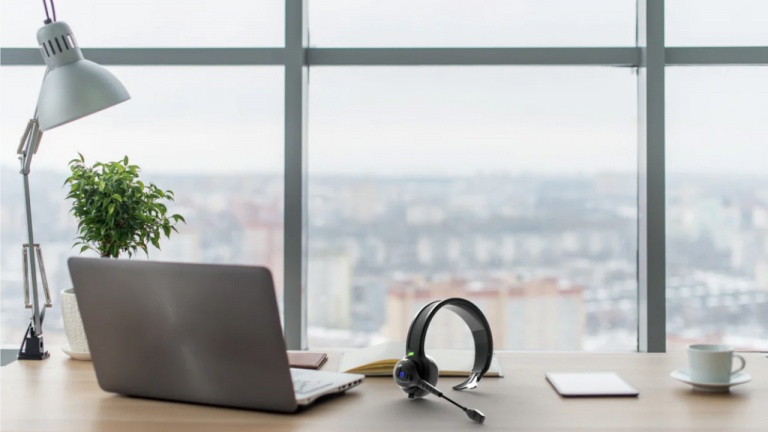 Ne manquez jamais un appel téléphonique ou vidéo grâce à ce casque d'écoute à énergie solaire!