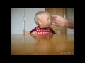 Des bébés qui combattent le sommeil !