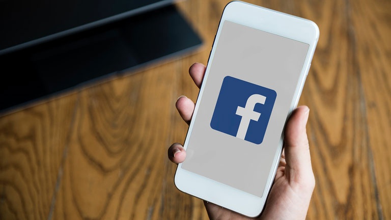 Coupez le suivi de Facebook en supprimant les données de navigation mobile Coupez le suivi de Facebook en supprimant les données de navigation mobile