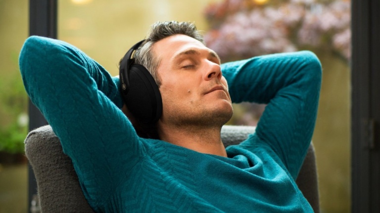 Ce casque d’écoute ultra confortable nous aide à relaxer et nous endormir paisiblement 