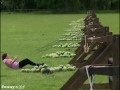 Les dangers de la téléréalité: recevoir un melon au visage!