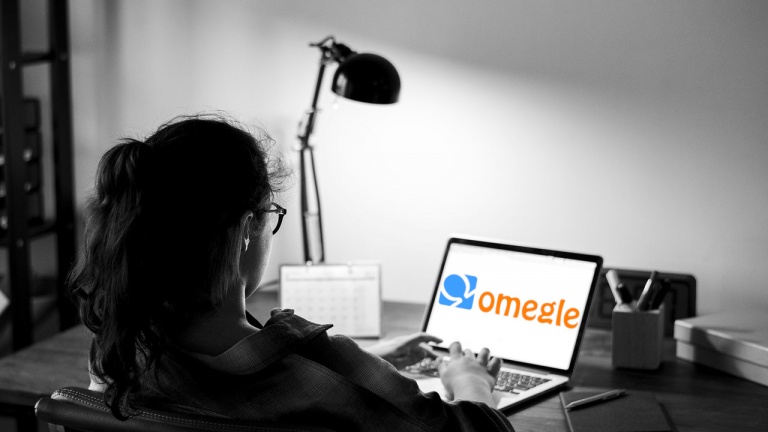 Omegle: un site de rencontre viral qui attire des pédophiles et pervers