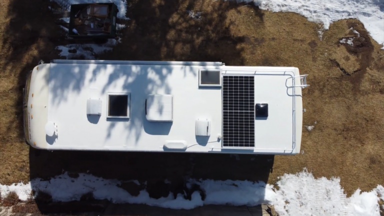 Comment magasiner le panneau solaire pour son VR ou son chalet