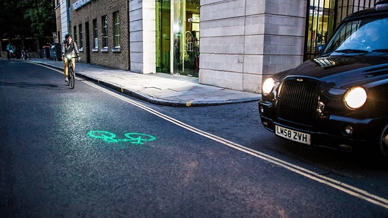Réduisez les risques d'accidents de vélo la nuit avec cette lumière spéciale