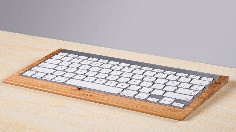 Donnez un nouveau look à votre clavier Apple avec ce support en bois