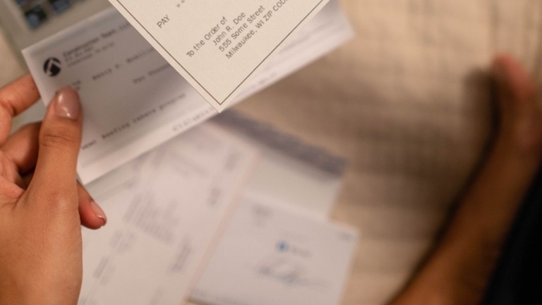 Est-ce possible de déposer un chèque bancaire en PDF par photo?