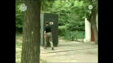 Des gens se font prendre les culottes baissées!