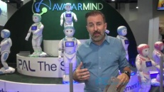 Un robot qui enseigne aux enfants et les surveille!?