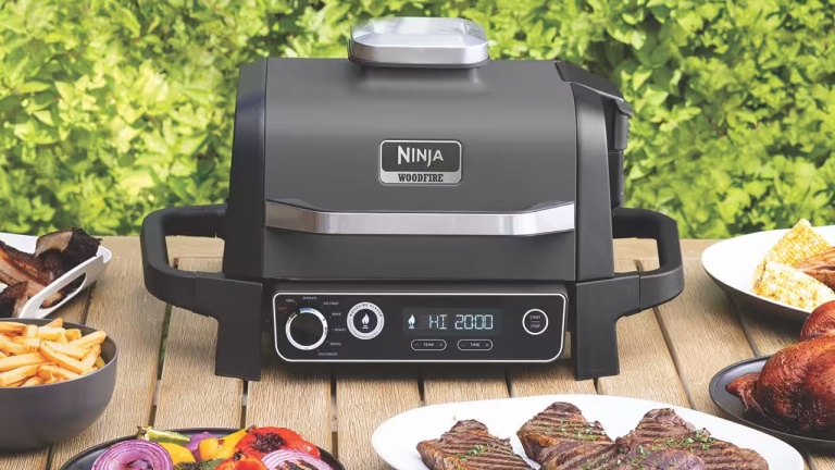 L'ultime BBQ tout-en-un: à la fois gril électrique, fumoir et friteuse à air