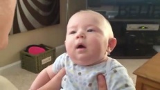 Bébé n'aime pas les chats!