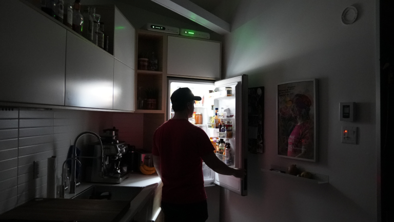 Alimentez votre frigo même en cas de panne grâce au FridgePower de BLUETTI