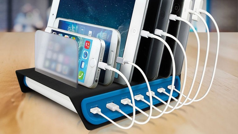 Rechargez 7 appareils simultanément avec une seule borne de chargement