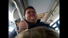 Fan de Katy Perry dans l'autobus