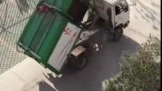Un camion qui fait des cabrioles 