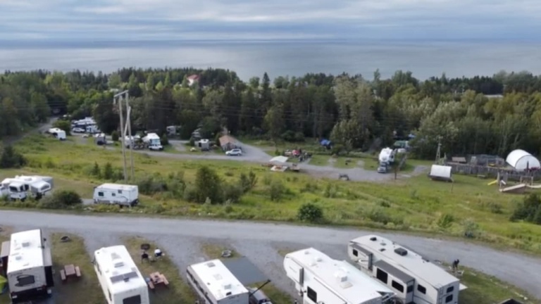 Ce superbe camping est situé à seulement 10 minutes du centre-ville de Rimouski