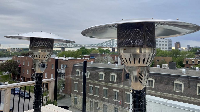 Fini les soirées froides avec un chauffe-terrasse au gaz