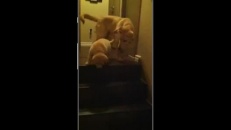 Descendre un escalier lorsqu'on est tout petit! 