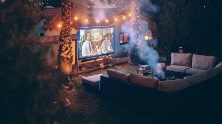 Transformez votre cour en ciné-parc pour créer des souvenirs avec les enfants