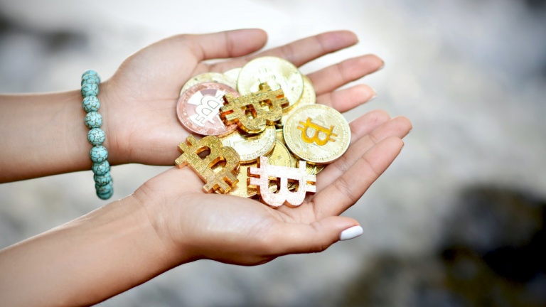 Cette application nous donne des Bitcoins gratuits pour jouer à des jeux et répondre à des sondages