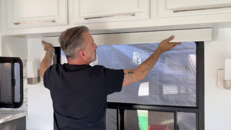 Un site Web pour créer des stores et habillages de fenêtres sur mesure