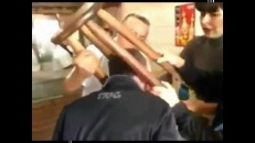 Avoir la tête coincée dans un tabouret 
