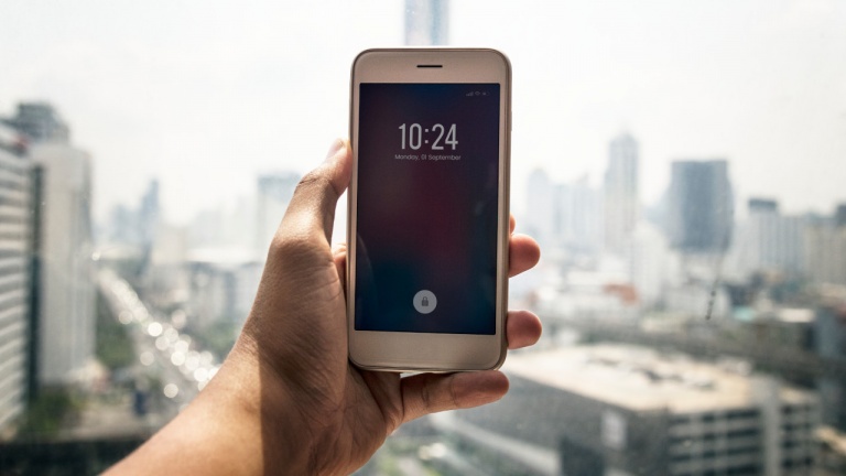 Comment changer l’heure manuellement sur son iPhone ou téléphone Android