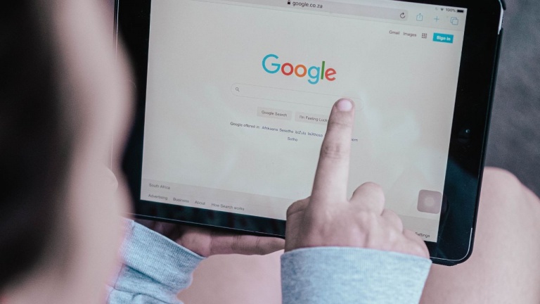 Comment optimiser les résultats de recherche Google au français ou à un pays spécifique?