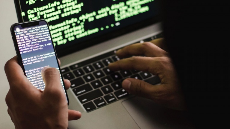 Comment détecter les logiciels espions sur votre téléphone et ordinateur