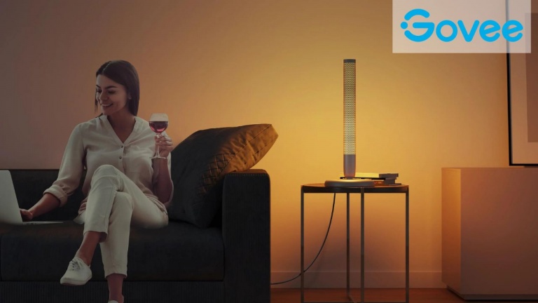 Gagnez une lampe de table intelligente Govee Glow pour créer un éclairage coloré! 