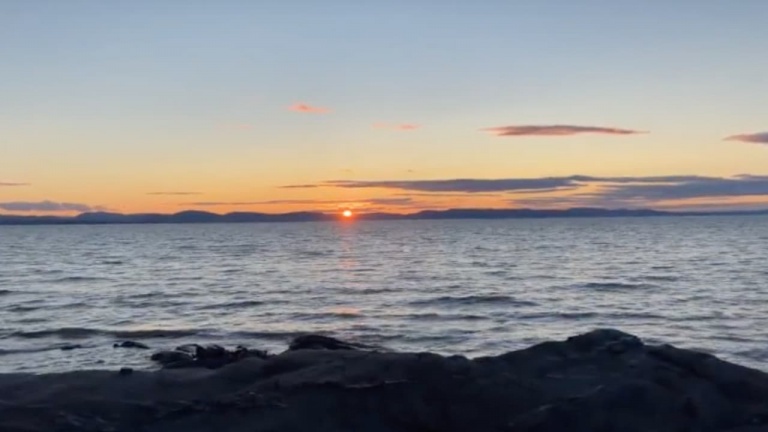 Admirez le 2e plus beau coucher de soleil au monde dans cette ville du Québec