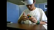 Un pro du Rubik cube