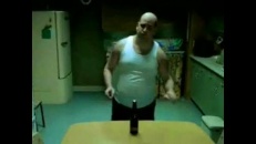 Danser pour ouvrir une bière