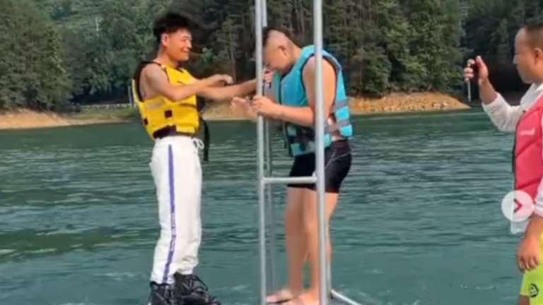 Comme un dauphin dans l'eau