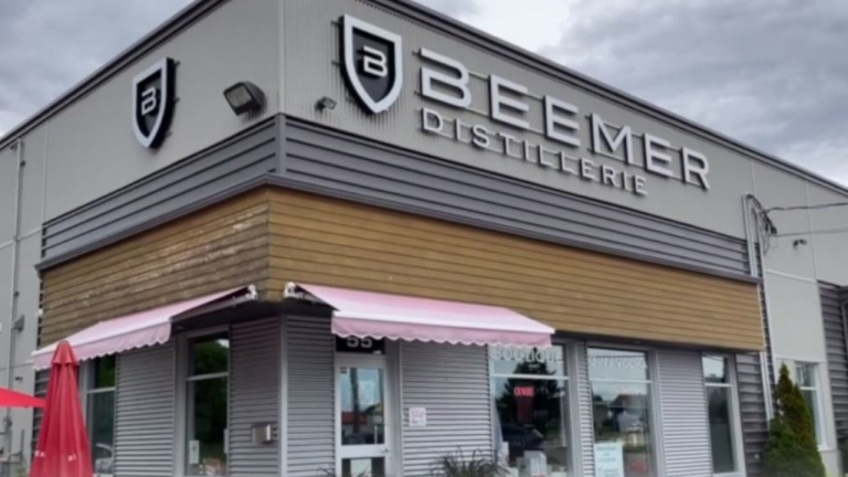 Boire et manger à la microbrasserie et distillerie Beemer