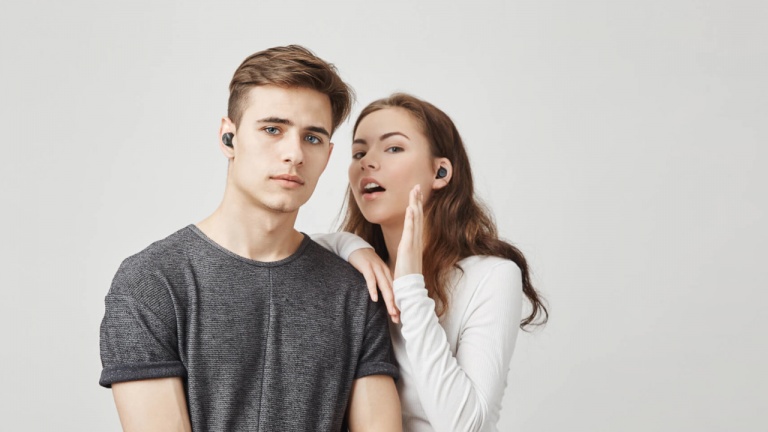 Ces petits écouteurs-boutons à petit prix offrent une qualité de son surprenante