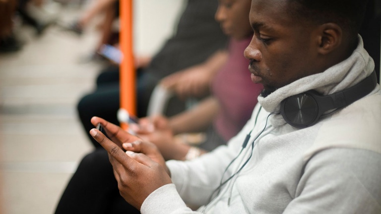 Protégez-vous des regards indiscrets grâce à ces protecteurs d’écran Otterbox