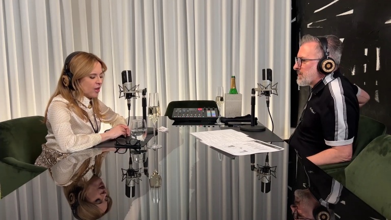 Extraits ep.96- Julie Snyder nous raconte l'anecdote qui lui a permis d’avoir quasiment l’exclusivité des entrevues de Céline
