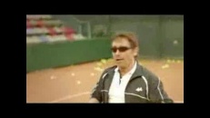 Entraîneur maniaque au tennis
