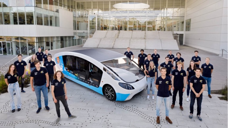 Voyager de façon écologique en utilisant l’énergie solaire grâce à un VR entièrement autonome!