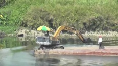 Naviguer avec une excavatrice!