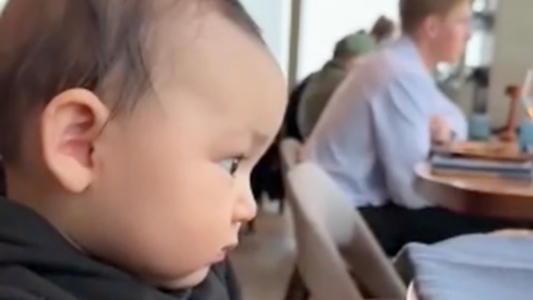 Quand le bébé oublie qu'il est un bébé